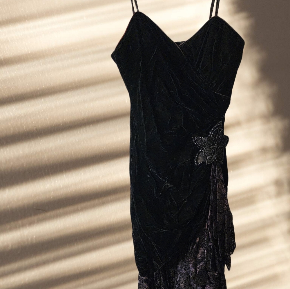 VELVET DRESS MadeBy: ILGWU in the U.S.A.  Size 5/6 60s